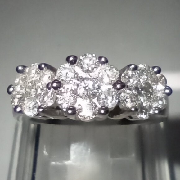 CLEARANCE!  14Kt White Gold Full-Carat White Diamond Flower Cluster Ring - Picture 2 of 6